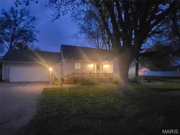 575 N Plum St, Breese, IL 62230