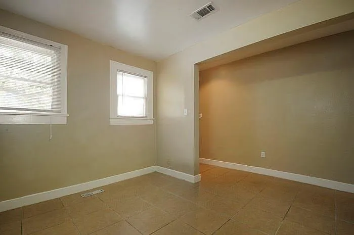610 W 35th St #A — Photo 13