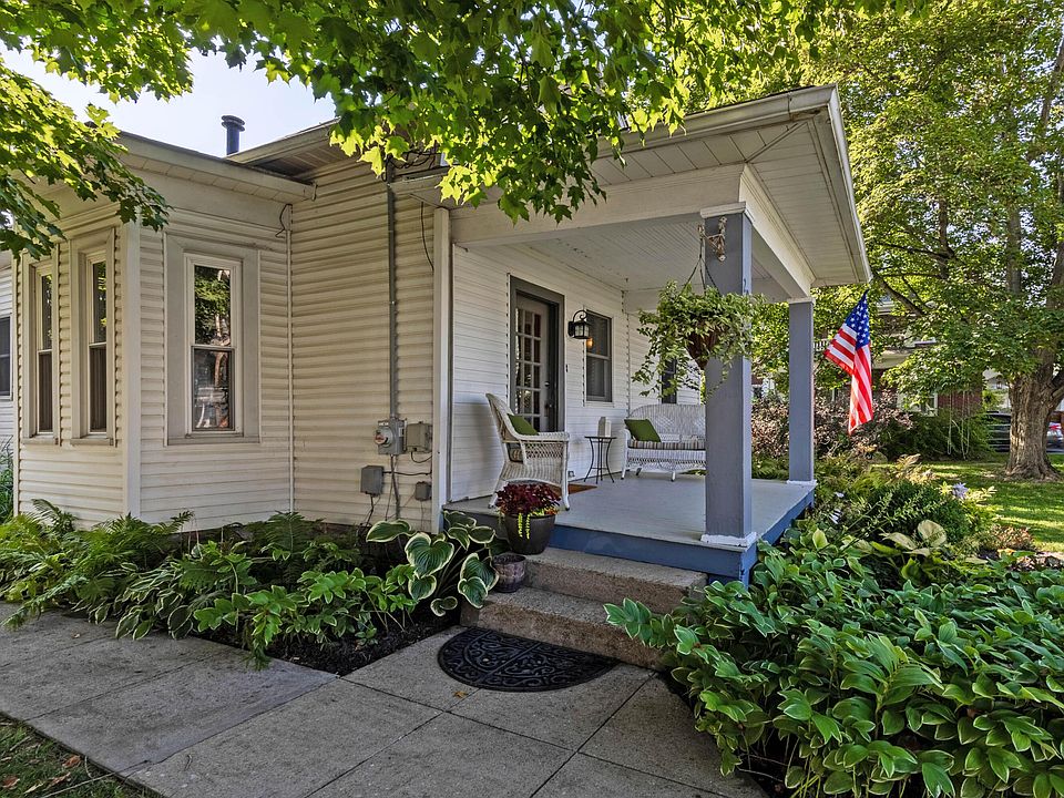 1st image of 209 W Main St