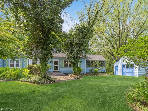 8546 1st Ln, Three Oaks, MI 49128