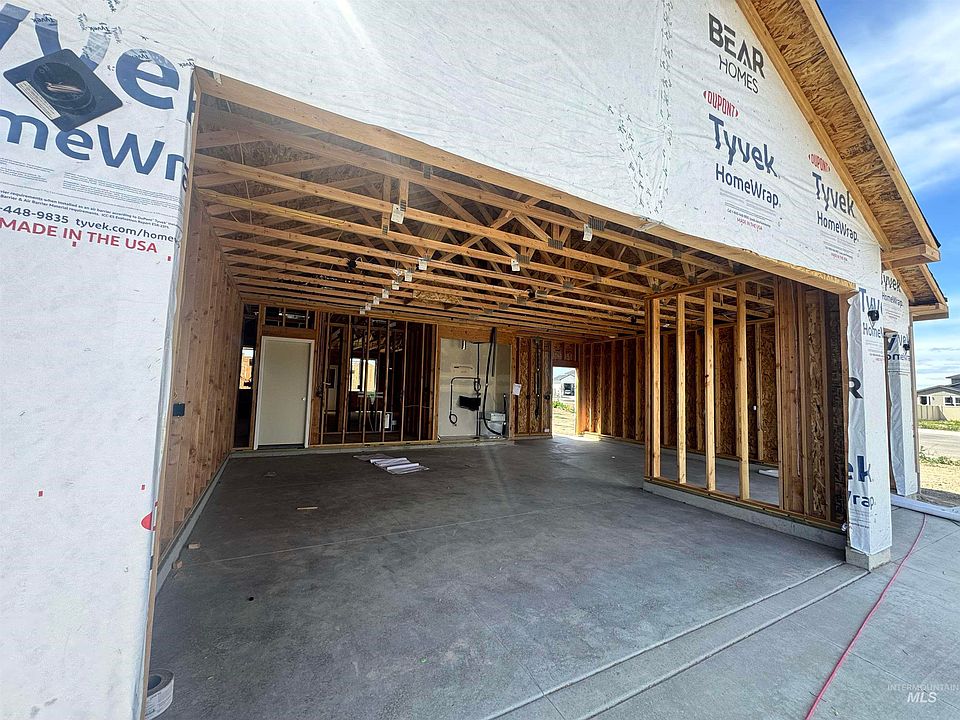 1st image of 611 Fallen Leaf Ave