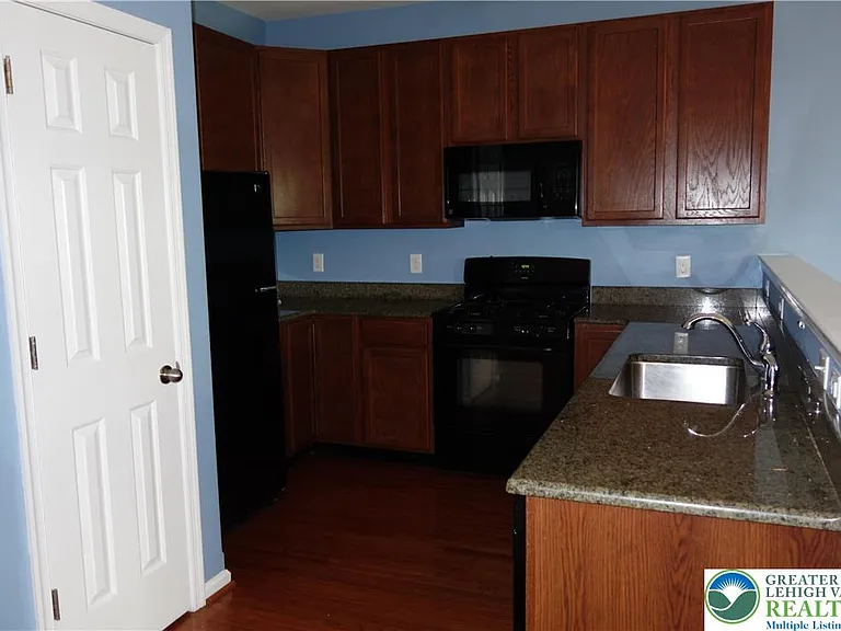 1033 King Way — Photo 6