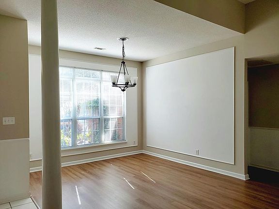 5th image of 624 Barberry Ct