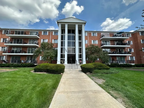 1050 N Farnsworth Ave, Aurora, IL 60505