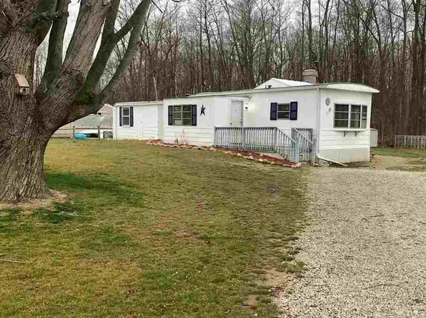 580 Norvell Beach Dr, Brooklyn, MI 49230