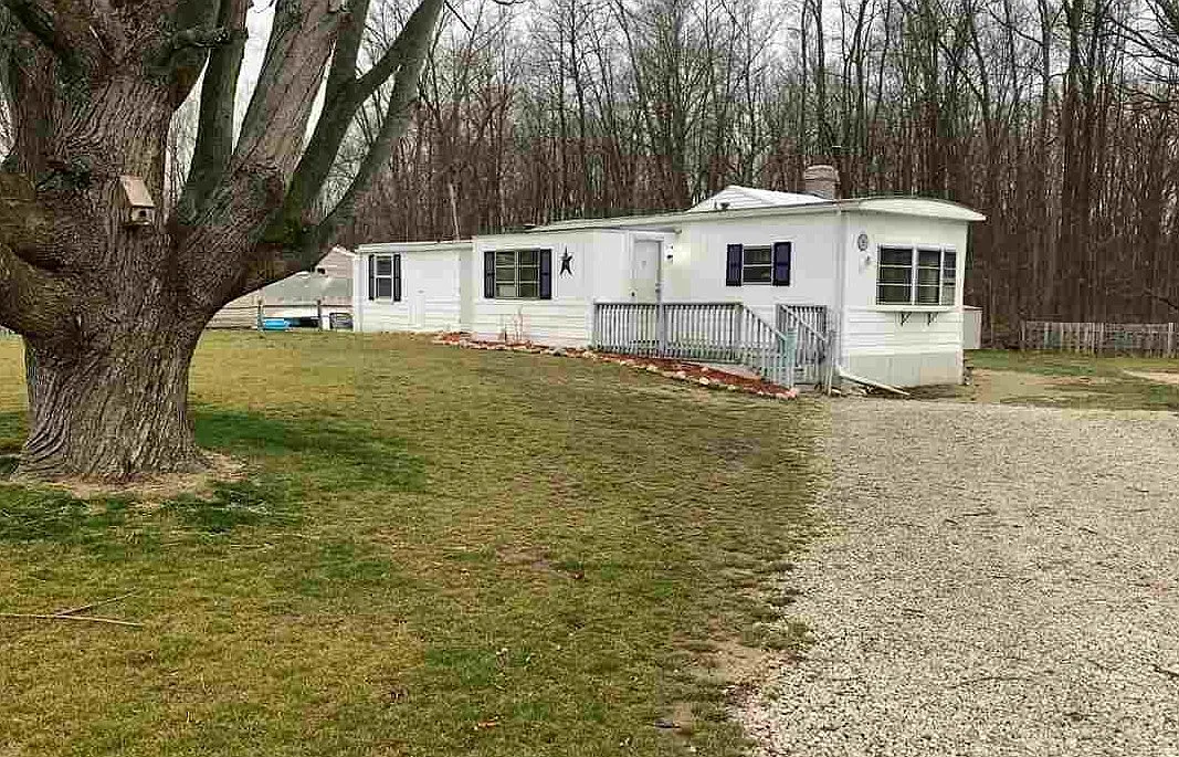580 Norvell Beach Dr photo 1
