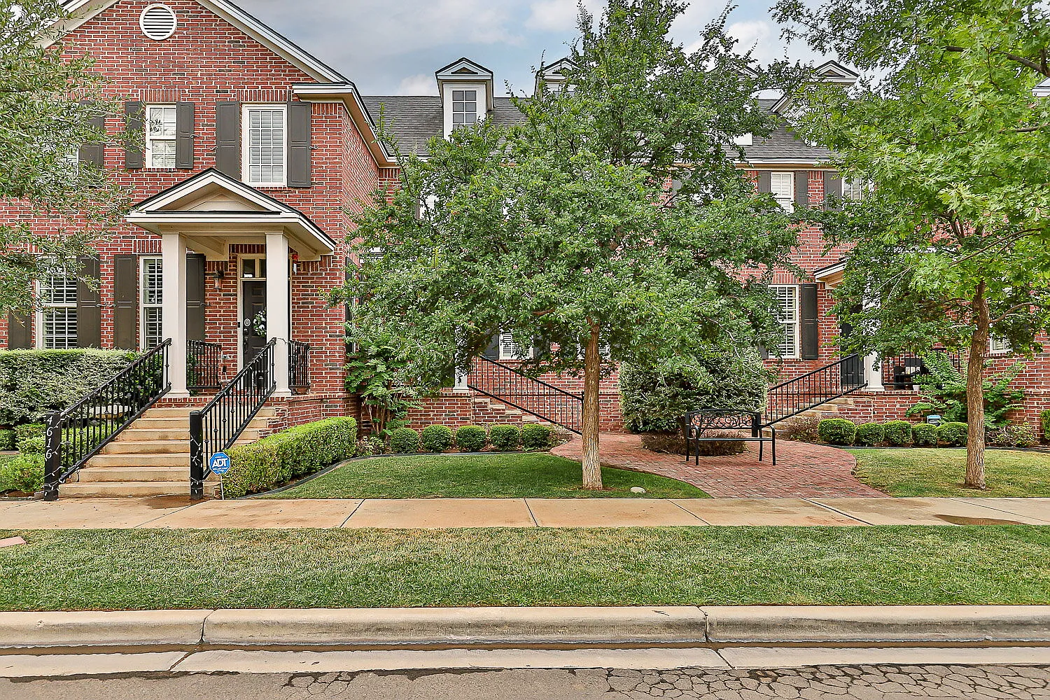 3 bed, 2.5 bath, 1625 sqft, $2,150 — Photo 1