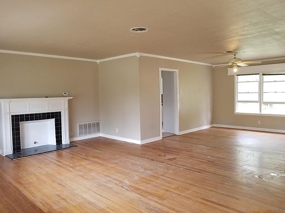 3rd image of 816 E Warren Ave