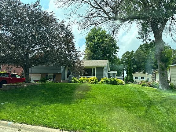 2nd image of 840 Carlton Ave