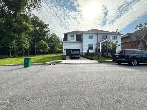 75 Poughkeepsie Ct, Staten Island, NY 10312