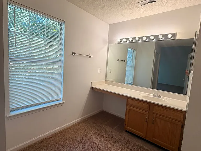 325 Town Pointe Way — Photo 16