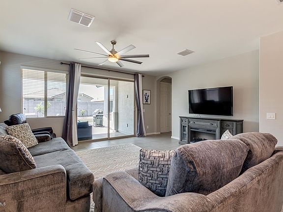 5th image of 41303 W Carlisle Ln