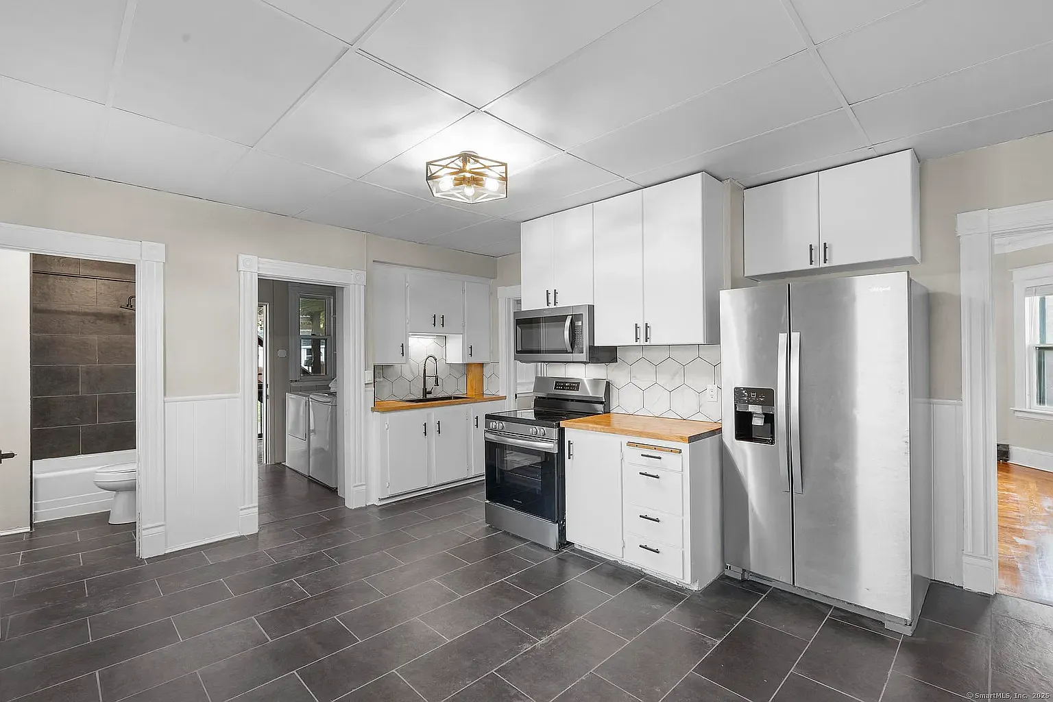 2 bed, 1098 sqft, $2,300 — Photo 1