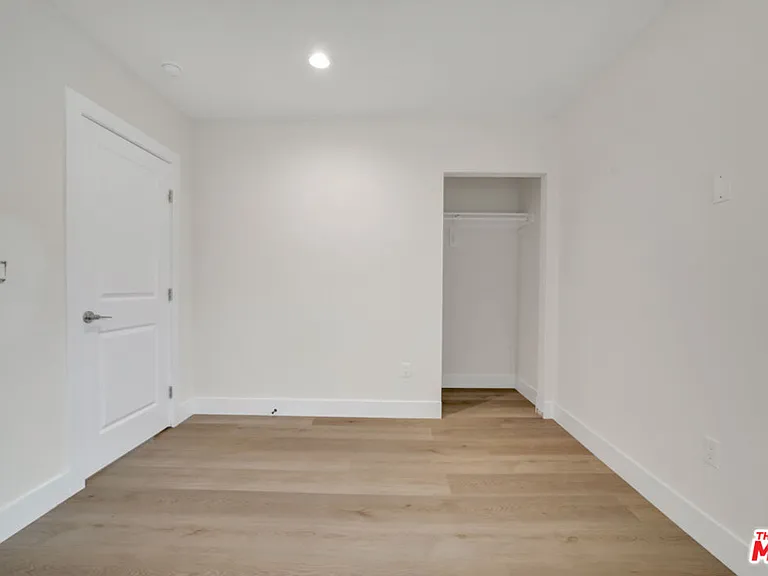 529 W 90th St — Photo 15
