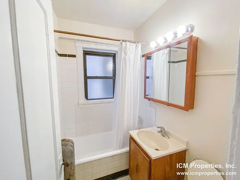 559 W Cornelia Ave #1 — Photo 5
