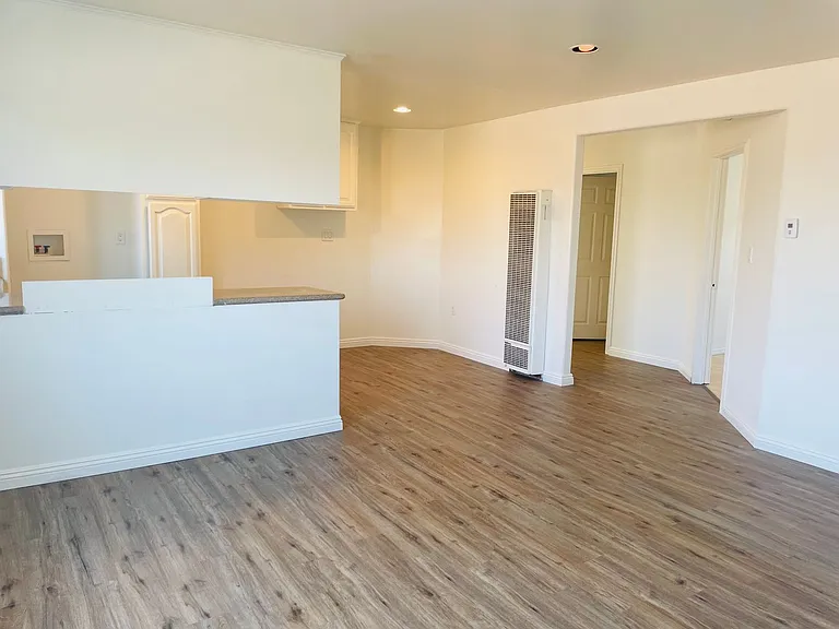 Apt Street 120 — Photo 16