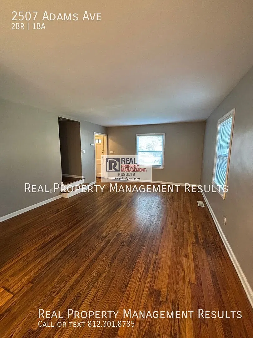 Well-Laid-Out Apartment with Spacious Living Room — Photo 3