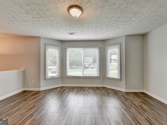 5th image of 2300 Huntington Dr