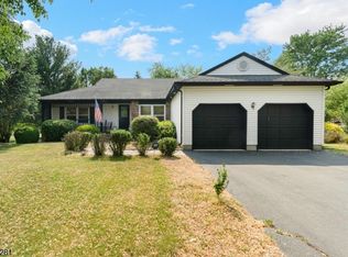 42 Redwood Ter, Flemington, NJ 08822