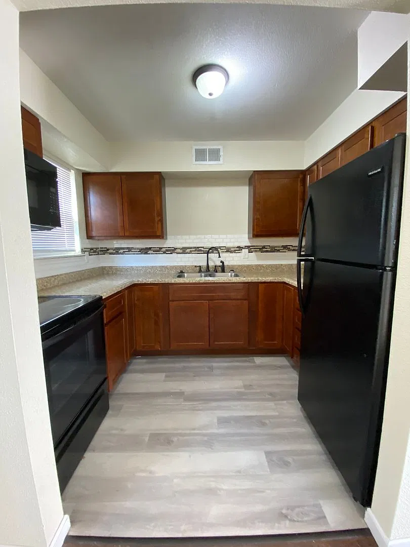 Westmount Apartments — Photo 4