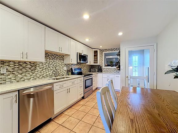 3rd image of 202 Peacock Ln #A