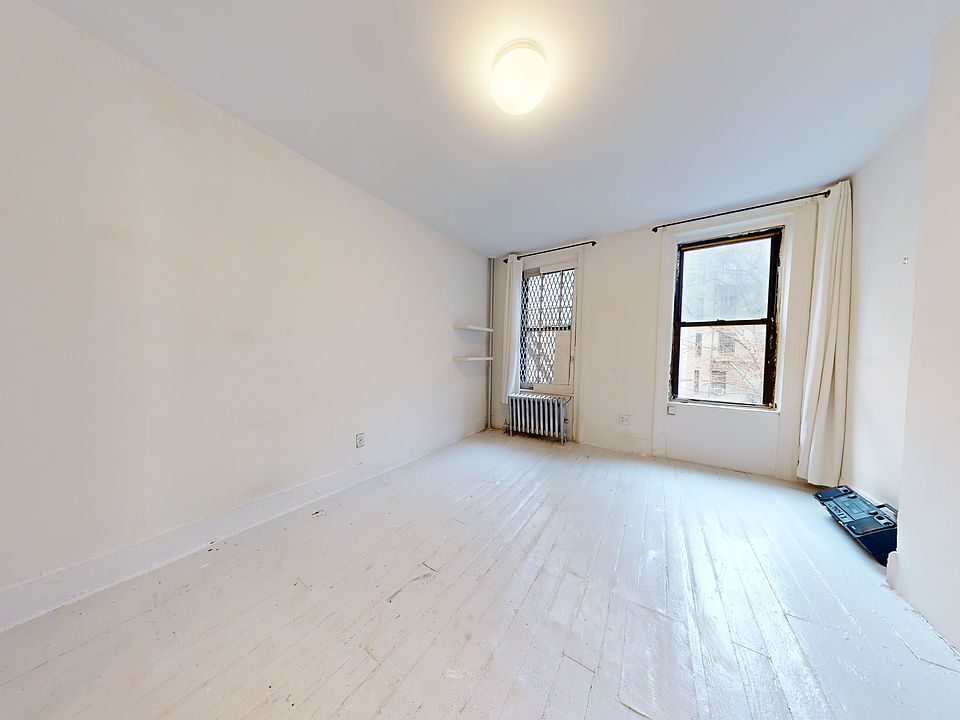 1st image of 176 Suffolk St #2