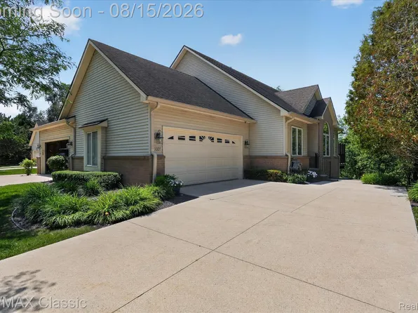 1007 Bird Song Ln #4, Milford, MI 48381
