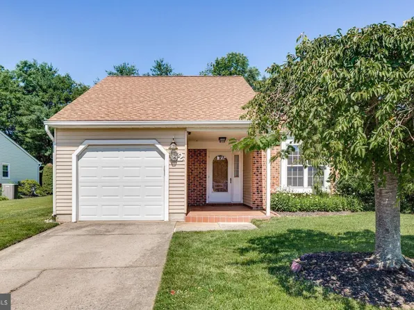 62 Falmouth Dr, Mount Laurel, NJ 08054