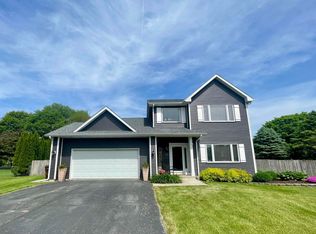 302 Hawkins Dr, Winnebago, IL 61088