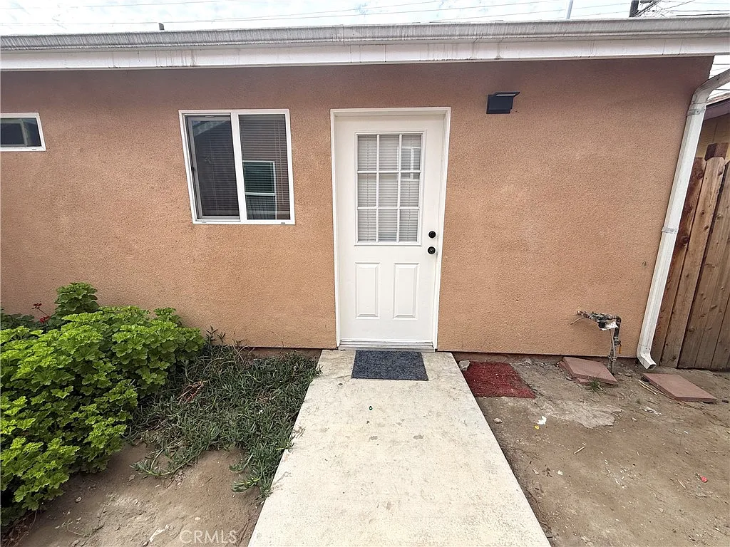 3 bed, 936 sqft, $3,250 — Photo 2