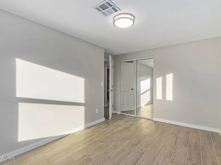 1123 N Frances St — Photo 17