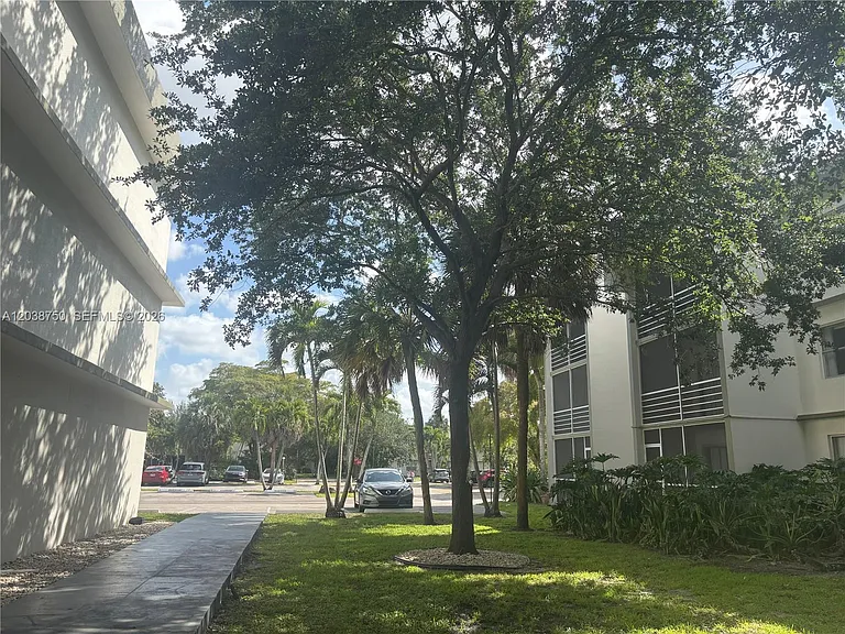4235 N University Dr #202 — Photo 46