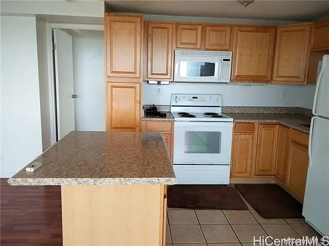2 bed, 890 sqft, $2,600 — Photo 4