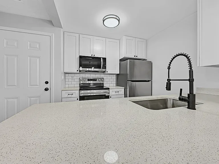 Springview Apartments — Photo 33