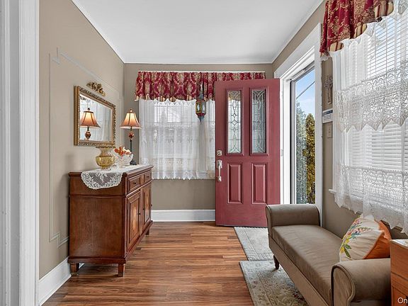 2nd image of 44 Remsen Street