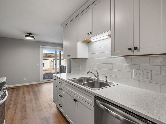 Dishwasher for your convenience.