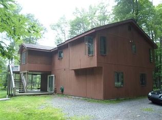 2902 Williams Dr, Gouldsboro, PA 18424