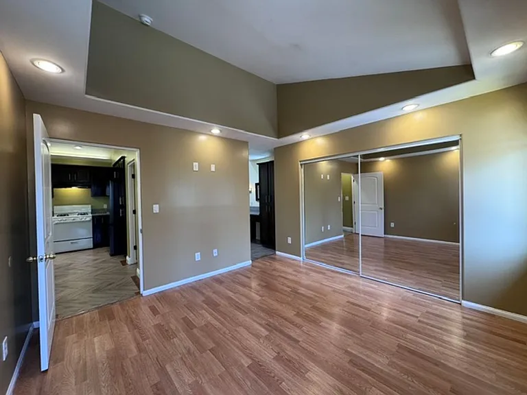 1120 Stanley Ave — Photo 17