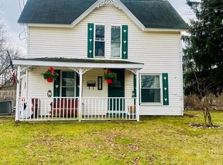 407 Oakland St, Holly, MI 48442