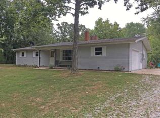 3670 Oak Mound Ln, Flora, IL 62839