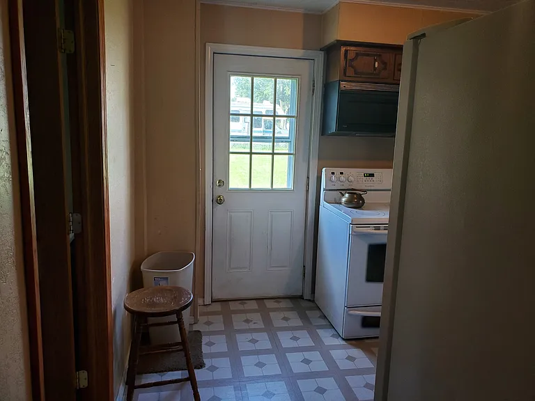 105 Franklin St W — Photo 14