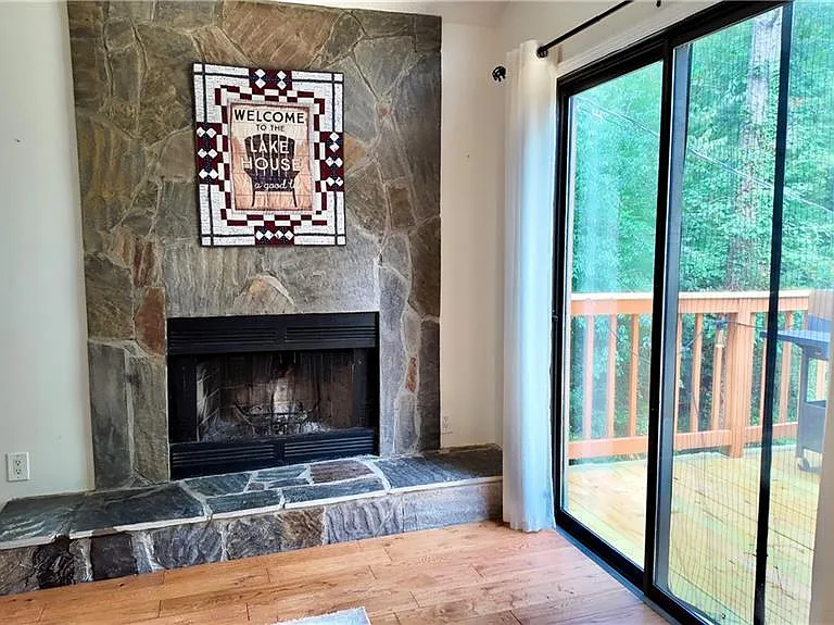 947 Lake Dr — Photo 10