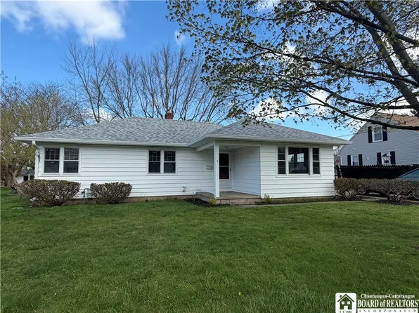 4 Leon Pl, Fredonia, NY 14063