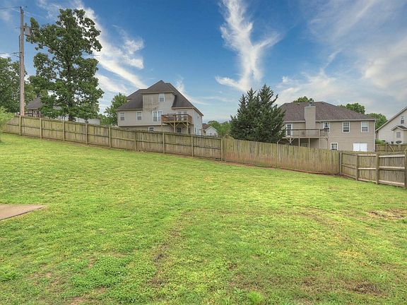 3rd image of 1826 Mountain Ash Dr