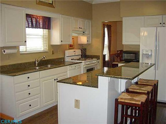 2nd image of 7017 Pine Hollow Dr