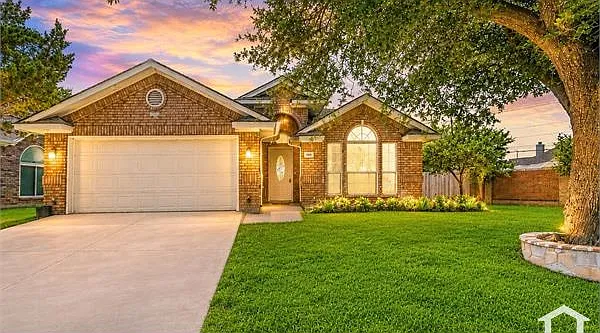 3 bed, 1830 sqft, $2,849 — Photo 2
