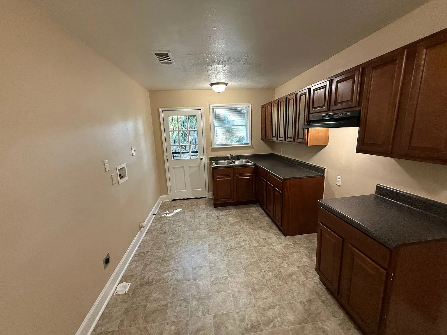 2450 Dwight Rd — Photo 4