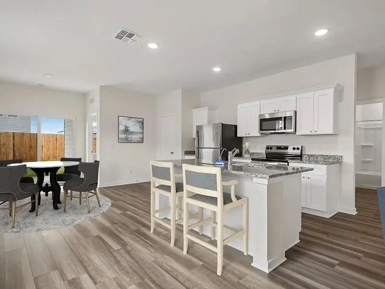 2211 Meadow Park Dr — Photo 11