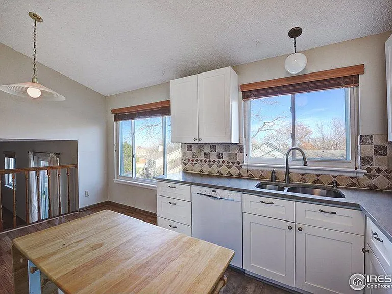 2208 Dogwood Cir — Photo 5