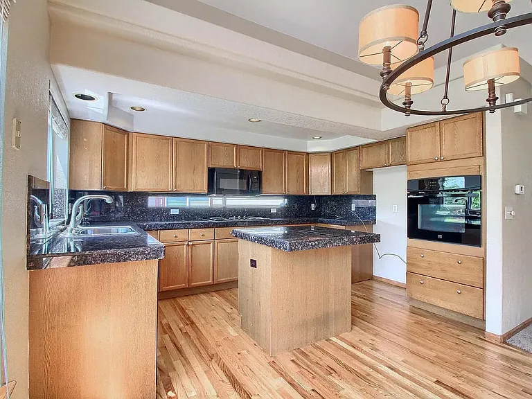9425 Morning Glory Ln — Photo 6